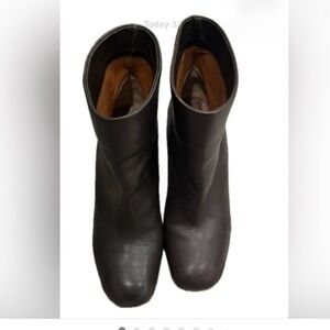 Vince Elegant Brown Leather Women's ankle Boots Sz:7.5